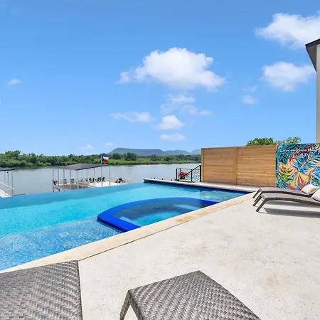 Wave On Wave Haus And Concierge Services